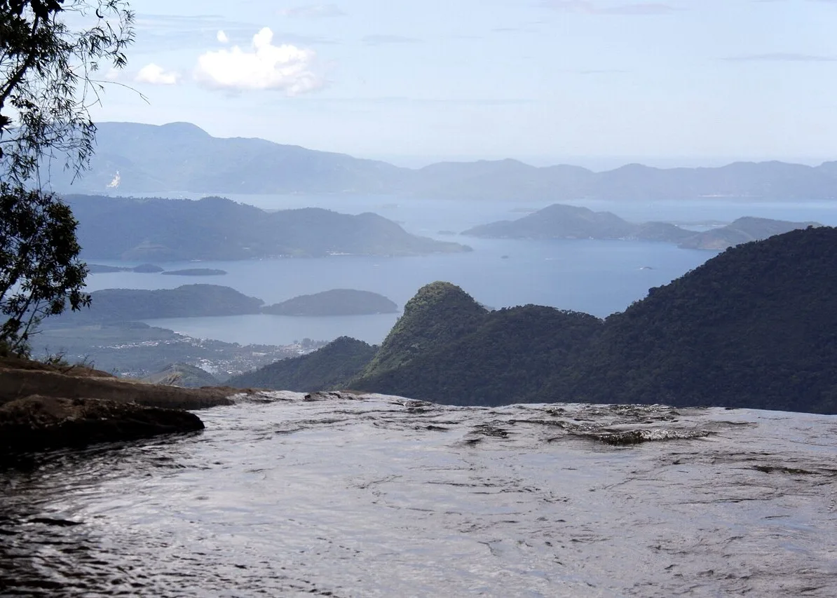 Vista da Serra da Bocaina em direção à Baía da Ilha Grande